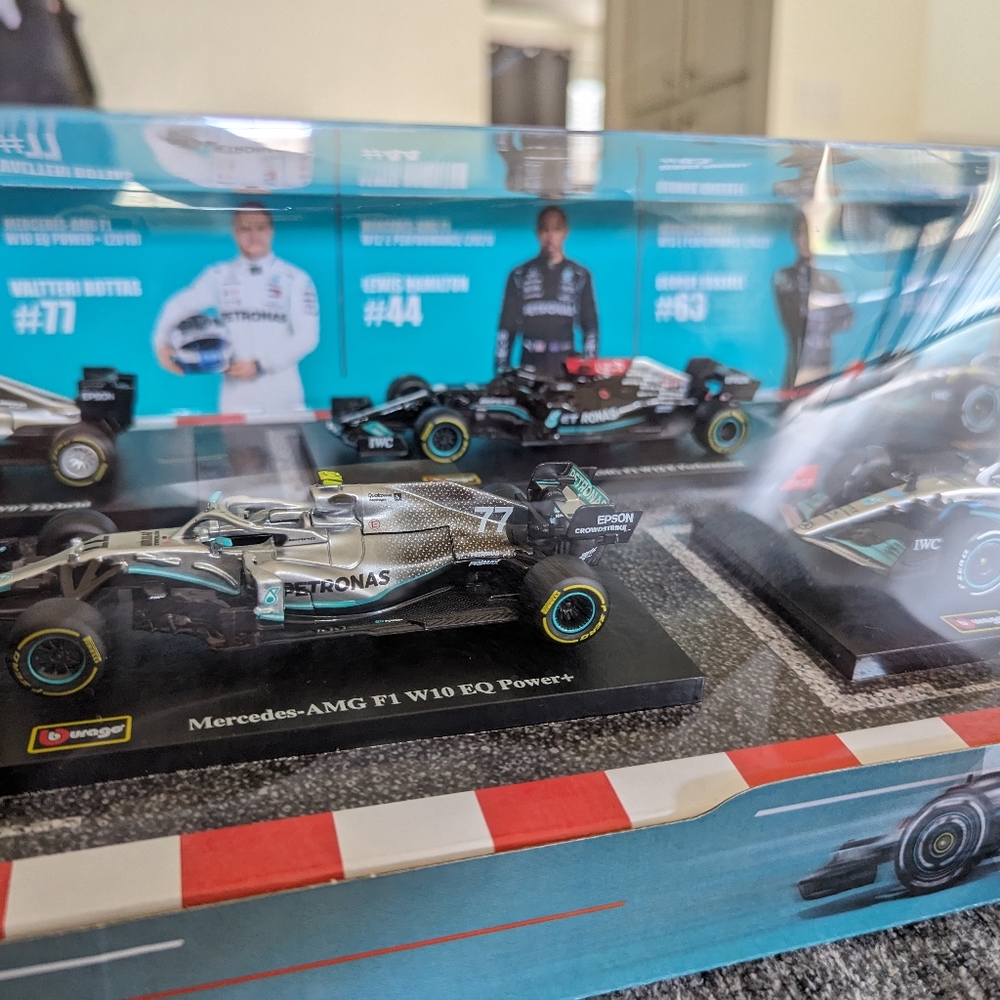 Burago Mercedes AMG Formula Racing 6 Pack - Picture 5 of 6